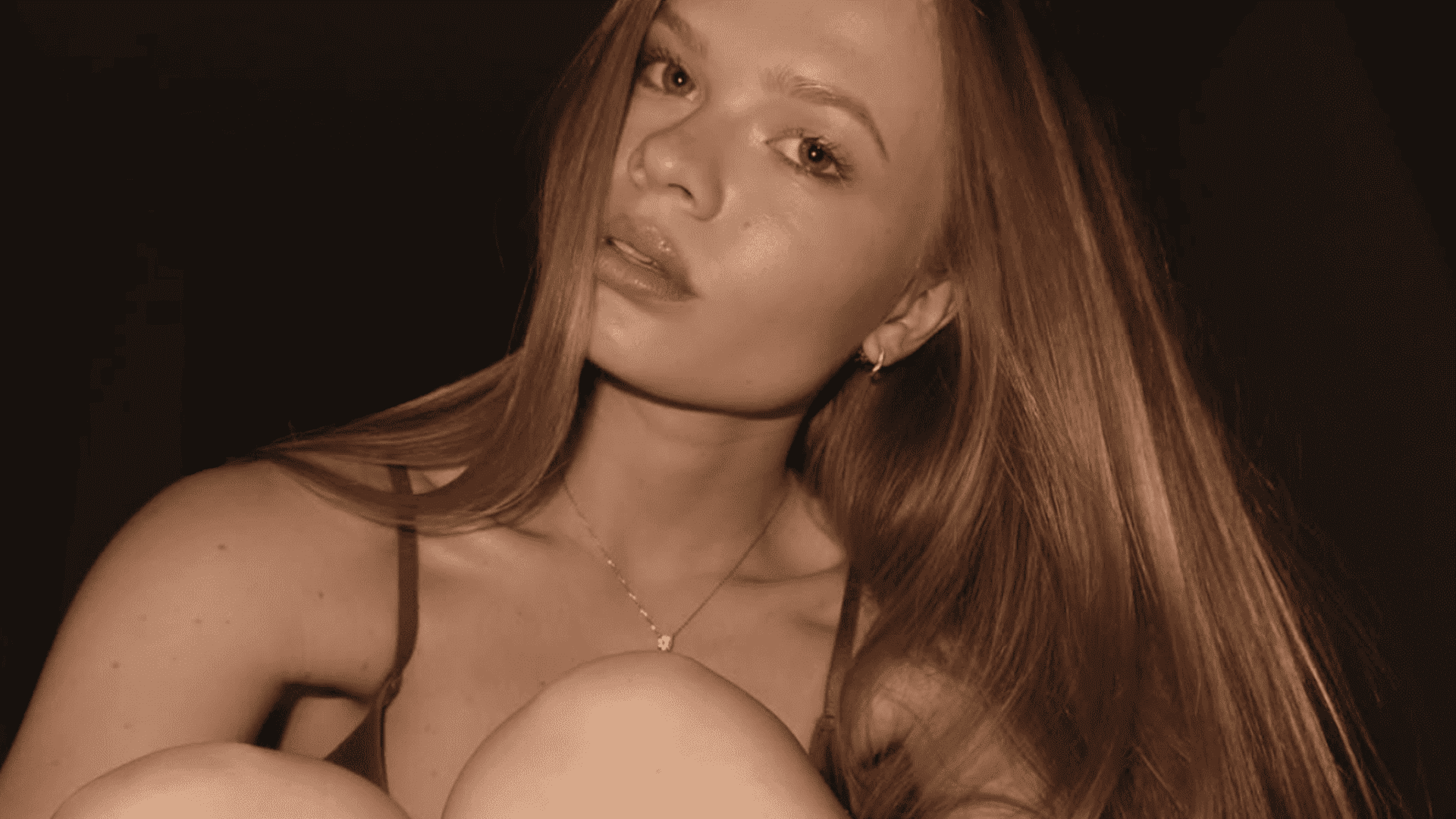 ¿Separados al nacer? Ella es Anastasia Kostromitina, la "modelo" que comparan con Erling Haaland que rompe las redes